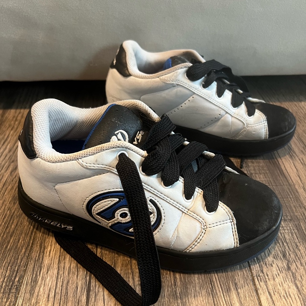 Vintage Heelys Hurricane 7224 kids wheel shoes black/white/blue size 4